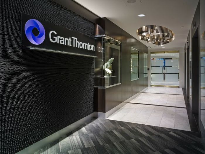 Tile entrance accent thearchitecturedesigns splashback